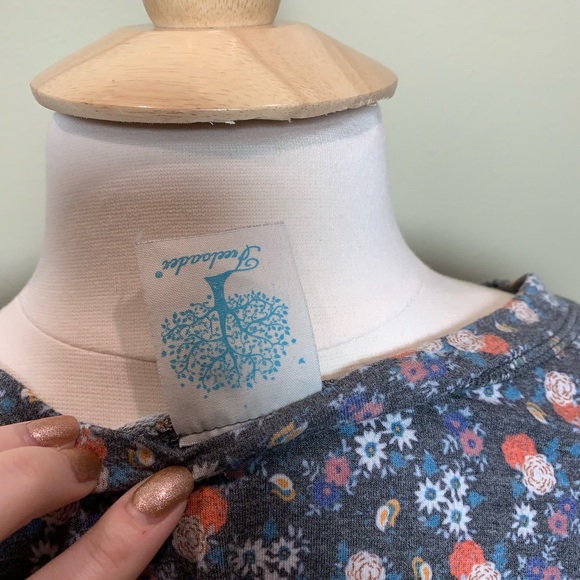 Freeloader floral dolman - Picture 3 of 4